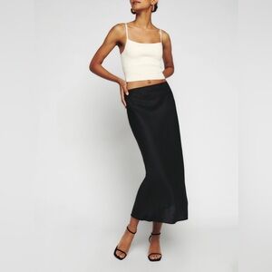 Reformation Layla Linen skirt in black - size medium Petite